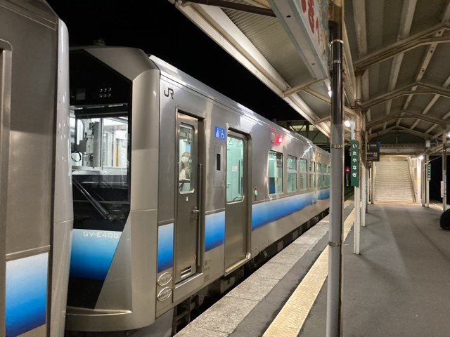 五能線板柳駅に到着した電車